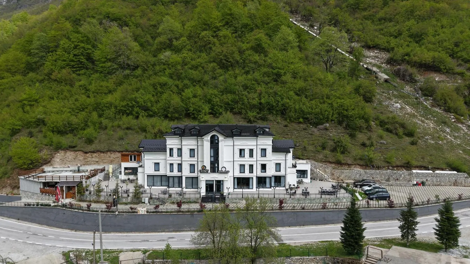 Two Brothers B A&S Hotel Bar & Restaurant Valbone 0*,  Arnavutluk
