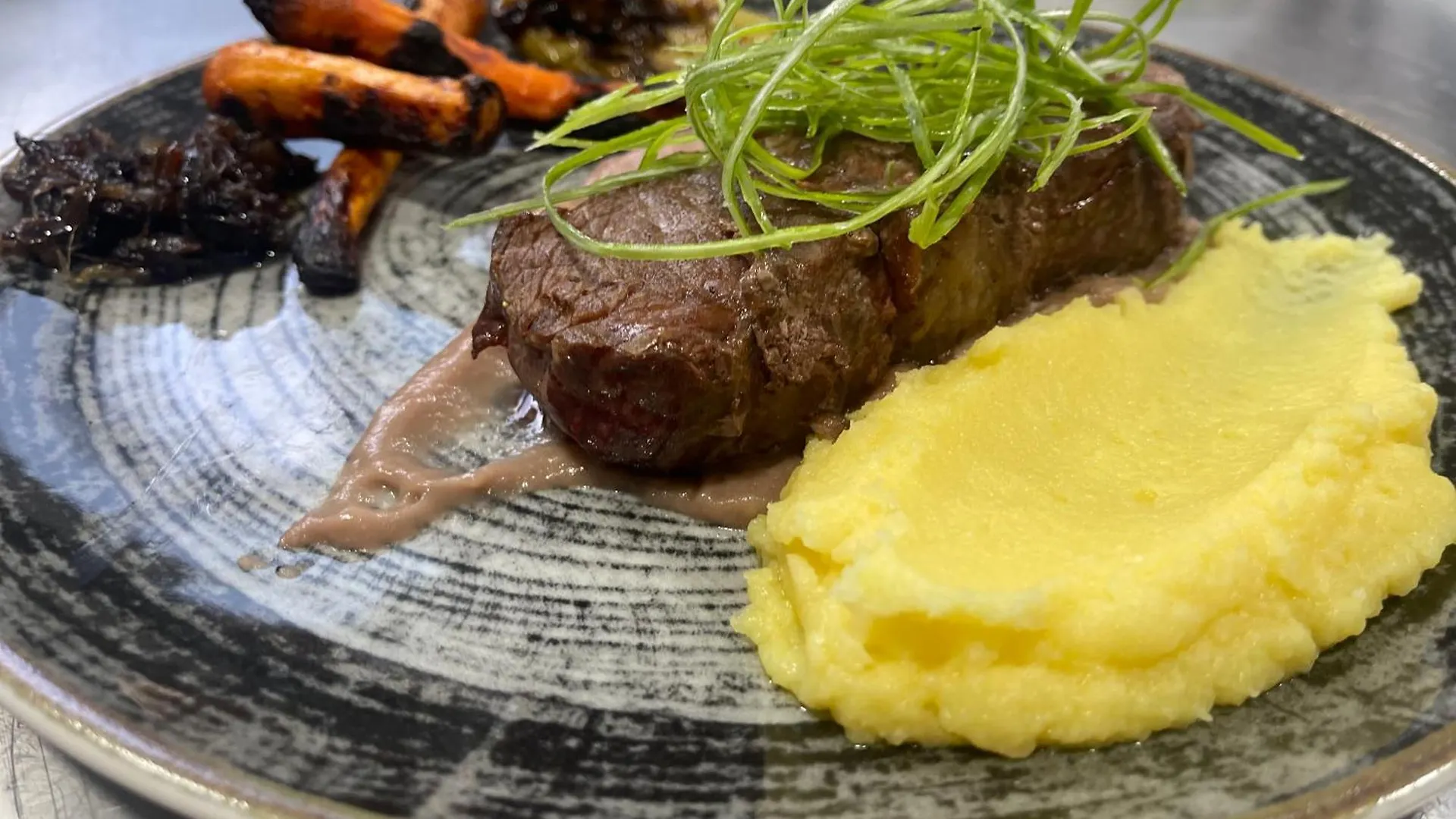 Two Brothers B A&S Hotel Bar & Restaurant 瓦勒博内